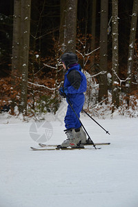 滑雪者与冬天图片