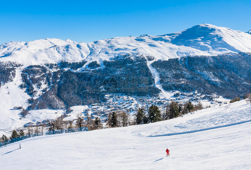 意大利维尼诺滑雪胜地山图片