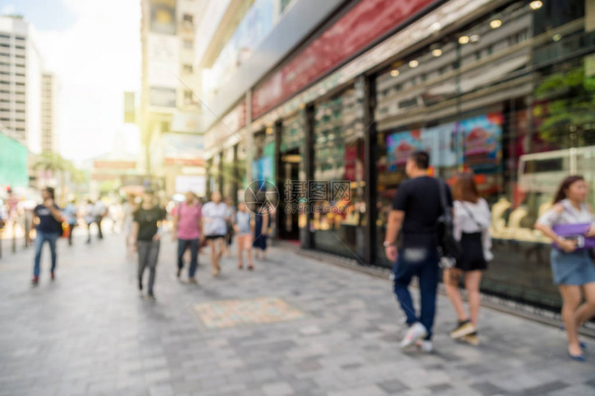 户外商店场购物店与行步史士台商业店概念的人图片