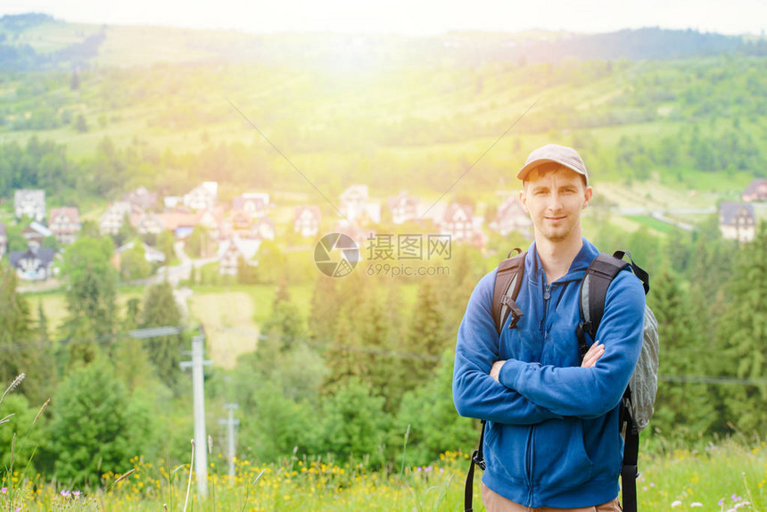 背包登山旅行生活方式概念落基山脉户外背景冒险图片