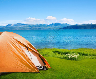 海边营地的旅游帐篷图片