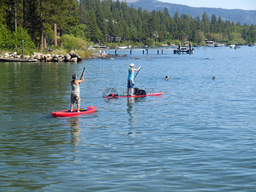 在Tahoe湖上划一个超大图片