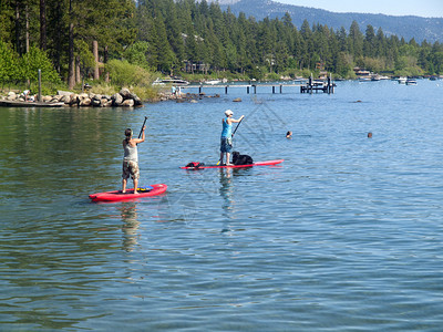 在Tahoe湖上划一个超大图片