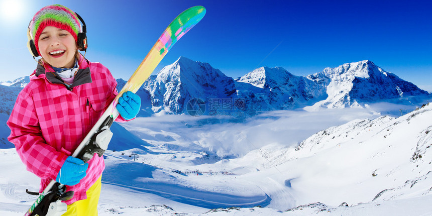 滑雪冬季游乐享受滑雪节的可爱滑图片