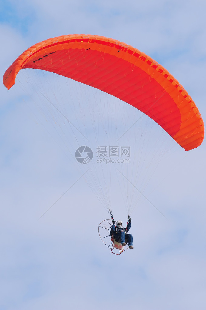 机动滑翔伞图片