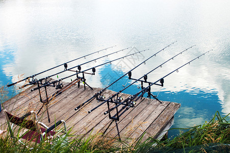 钓鱼旋转和湖图片