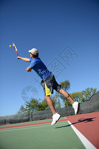 马特鲁尔西班牙网球运动员在阳光明媚图片
