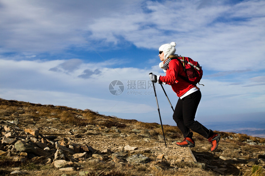 秋山中的北欧式健走图片