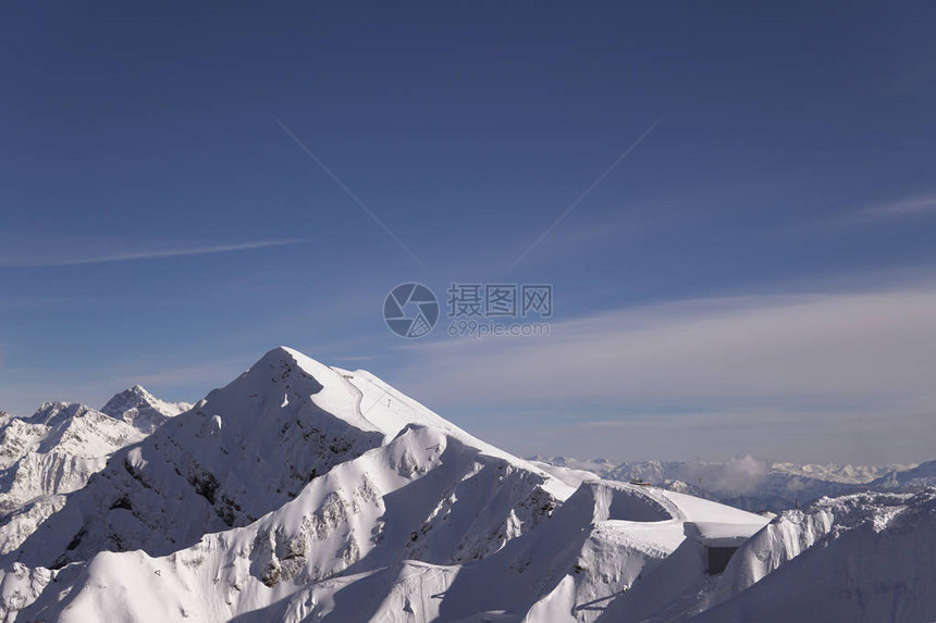 雪山滑雪场滑雪板图片