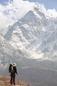 喜马拉雅山的登山者图片