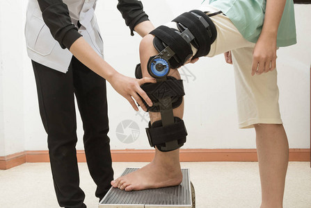 固定化治疗师用膝盖支架背景