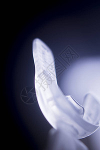 现代隐形和金属括号的牙科套接合器加速器图片