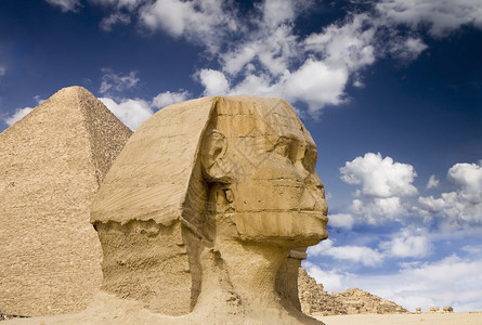 古埃及狮身人面像背后有古老图片