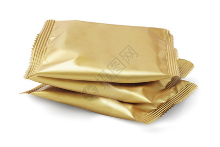 白色背景的密封金色包装纸中的糖果堆叠图片