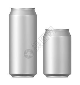白色背景上的啤酒罐图片