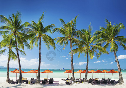 在波罗卡伊热带岛屿菲利平上的白沙滩图片