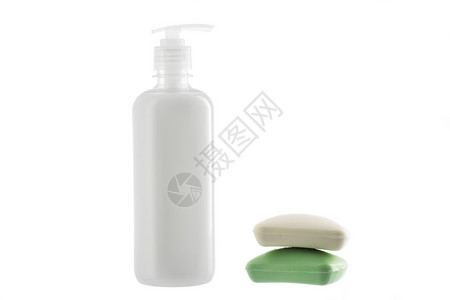 瓶装液体肥皂和两块肥皂白底隔离图片