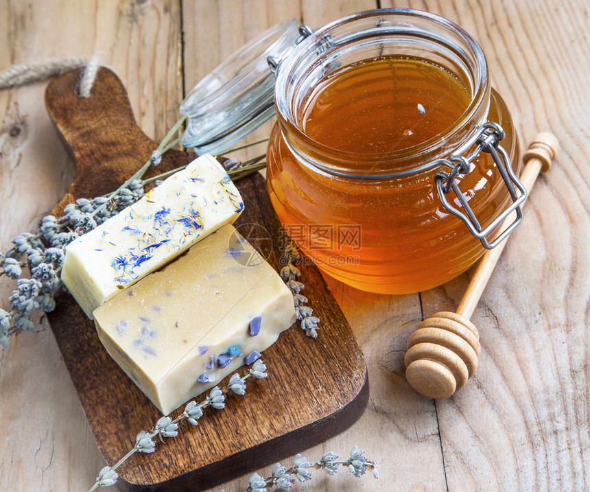 天然自制蜂蜜和熏衣香皂图片