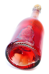白色背景上红色起泡酒瓶的特写图片