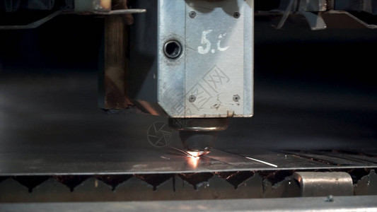 工业激光切割器剪切机断裂切割和拆图片