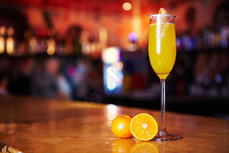 橙子玻璃杯中的橙子鸡尾酒图片