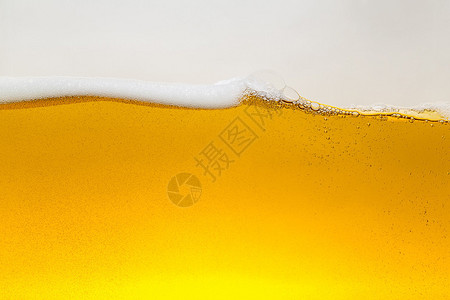 啤酒泡沫波啤酒杯玻璃泡沫王冠喷洒酒精高清图片