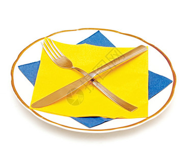 刀叉餐巾纸和盘子上白色隔离图片