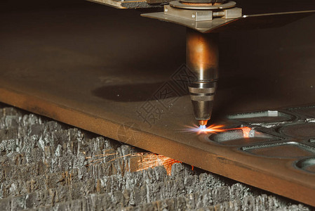 用气体切割钢的过程氧燃料切割是使用燃料气体和氧气分别焊接和切图片