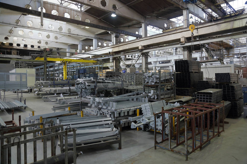 制造厂的大型金属加工和图片