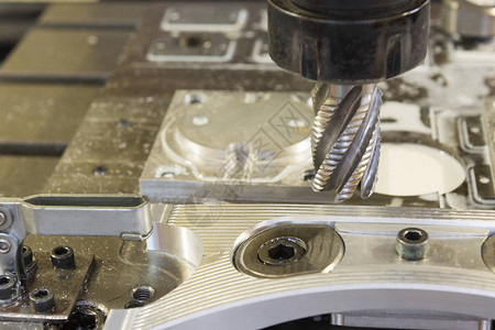 连接CNC机械加工中心及取样部分的粗略切割工图片