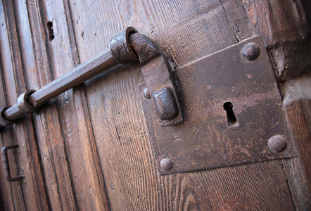 旧门生锈的梅拉特锁图片