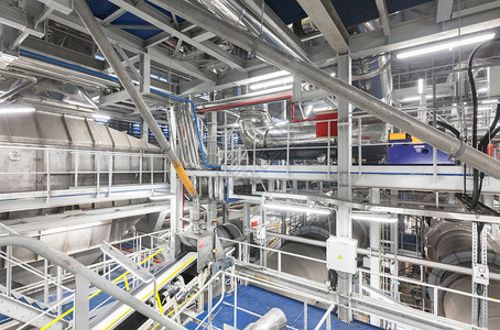 硝酸铵生产厂冷却滚筒模具化工厂上层管道和设备系统高清图片