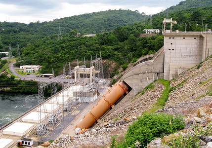 非洲加纳大坝和水电发机及电塔的景图片