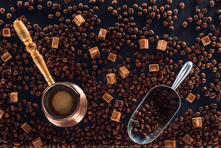 用烤咖啡豆煮咖啡机和图片