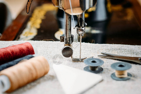 旧式手工缝纫机缝纫工具图片