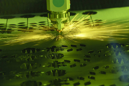光纤激光切割机切割金属板数控光纤激光切割的金图片