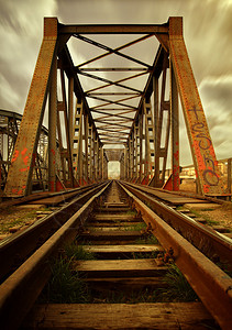 旧铁路桥图片