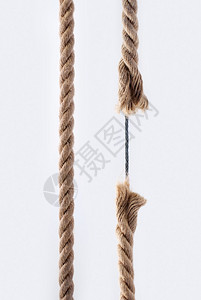 带金属电缆的绳索图片