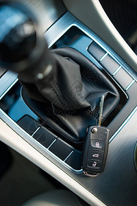 现代汽车钥匙在手动传输棒转换驾驶汽车摄图片