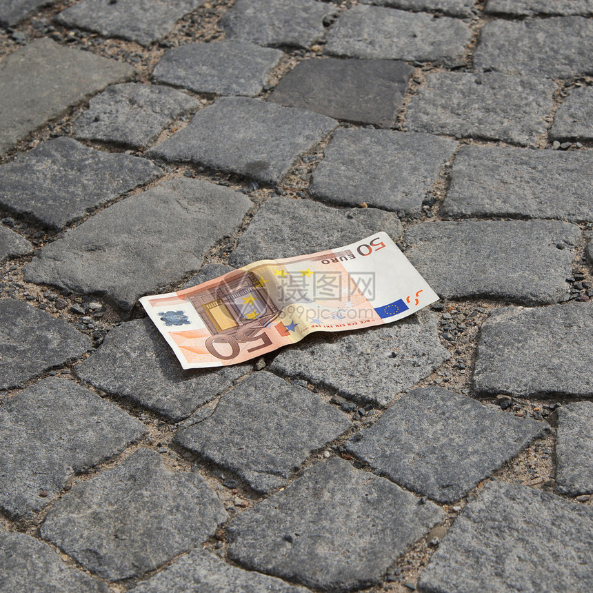 50欧元纸币躺在地上图片