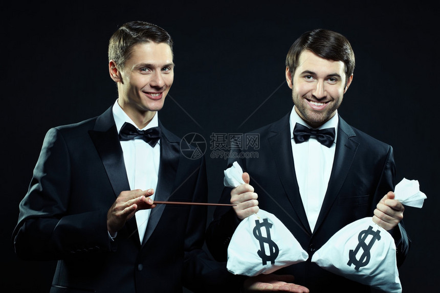 两个穿燕尾服的男子的肖像拿着带钱的麻图片