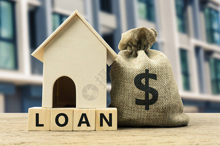 期票房屋贷款抵押贷款保险房屋概念的金融抵押贷款一美元袋子里的钱和木块上的住宅模型描述为某项财产借钱背景