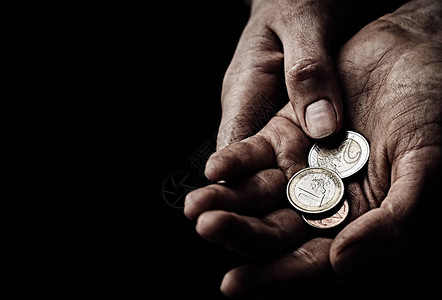 用硬币乞丐的手贫困概念特写图片