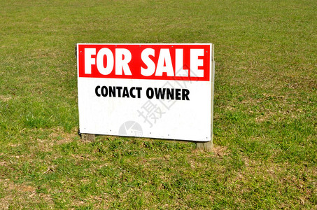 部分待售标志在郊区家庭房屋住房地产财产市场购买销售部分土地的概念照片图片