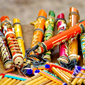 手工艺者传统产品标志上的安第斯香笛e图片