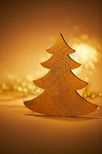 桌面上装饰的闪发光的圣诞树图片
