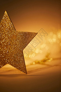 圣诞装饰的金色闪发光的星图片