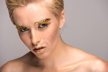 有金闪发亮化妆品的迷人刺激女人图片