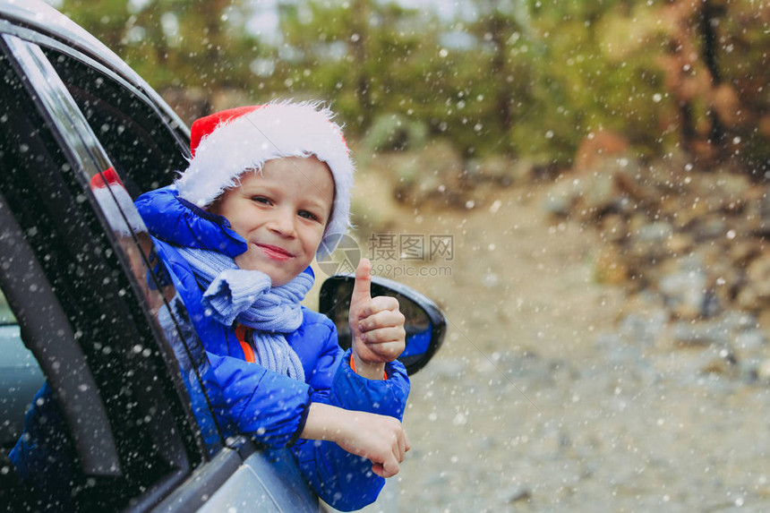 圣诞车旅行快乐的小孩图片