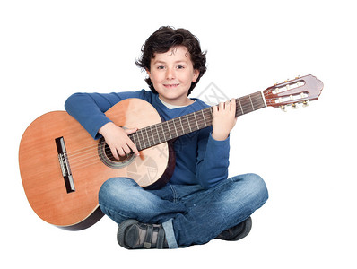 音乐学生弹吉他孤立在白色背景上图片